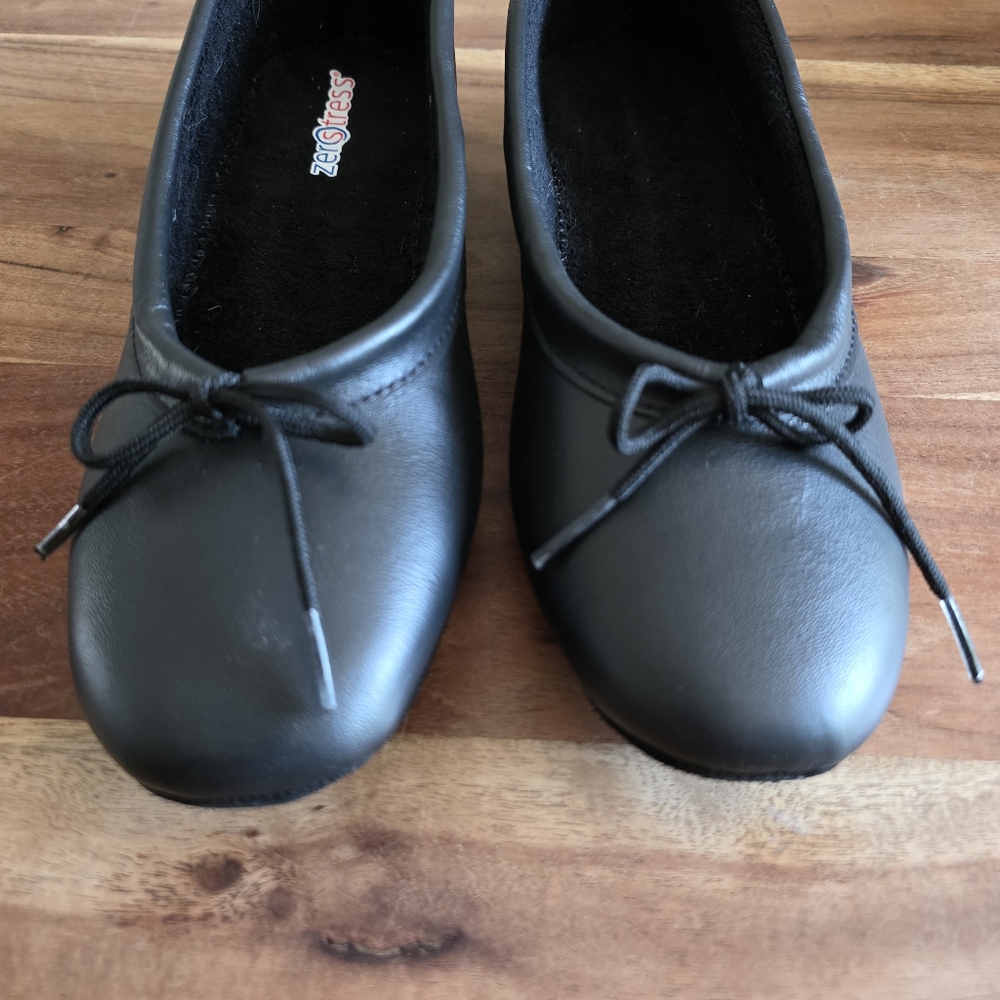 Classic Black Ballet Flats with Bow - Women - Picture 3 of 11